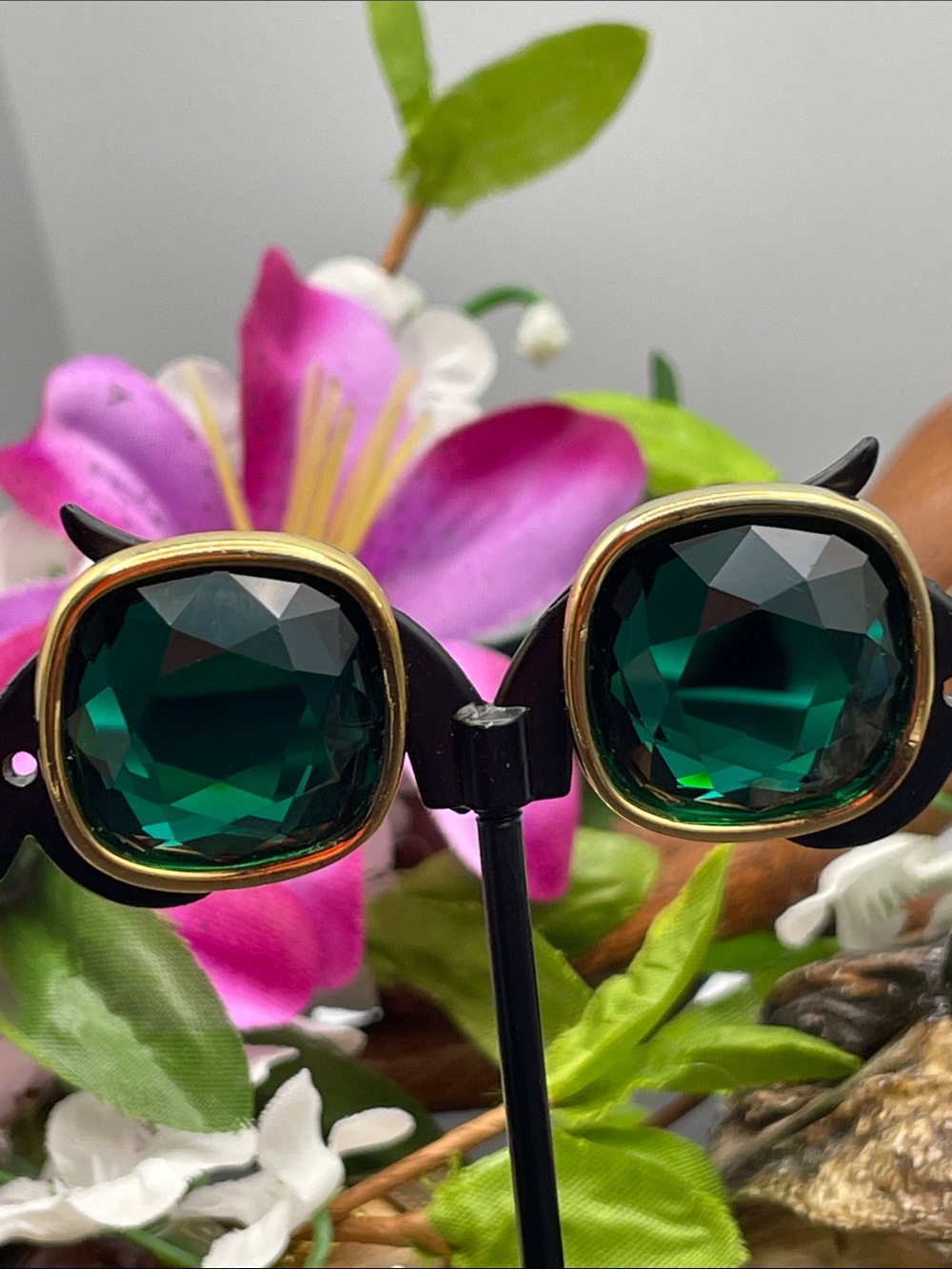 Swarovski green crystal pierced earrings vintage - Picture 1 of 5